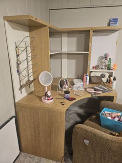 Amazing corner desk