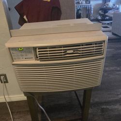 8000 Btu Ac Window Unit Works Great Blows Cold 