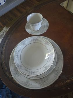 Noritake Sweet Leilani dinnerware