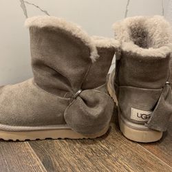 Ugg Classic Twist Boots Size 6