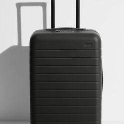AWAY The BIGGER CARRY-ON (black)