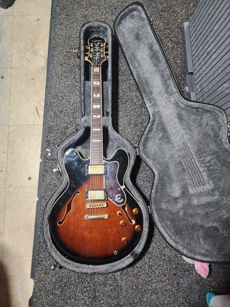 Epiphone Sheraton Semi-Hollow Body/ Deep Sunburst With Travel Case
