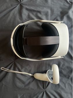 Oculus Quest 2    64 GB (LEFT CONTROLLER MISSING)