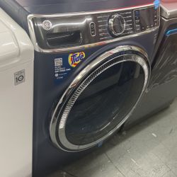New Scratch And Dent GE Front Load Washer. 1 Year Warranty 