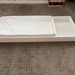 Chenging table topper and changing pad
