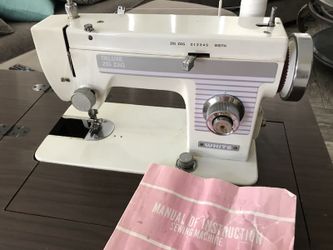 Working! Sewing machine with table