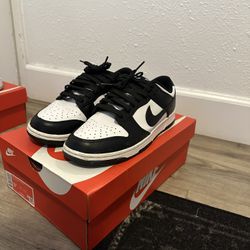 Size 9.5 Men’s Nike “Panda” Dunks 