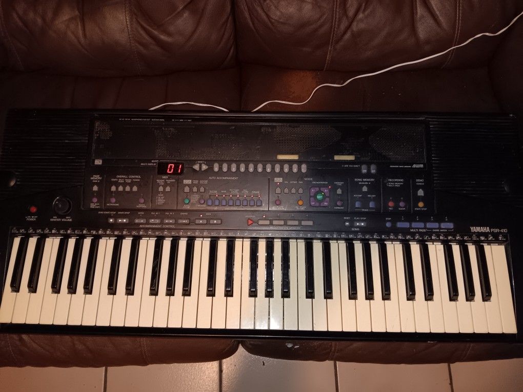 Yamaha PSR 410 Electric Keyboard Piano