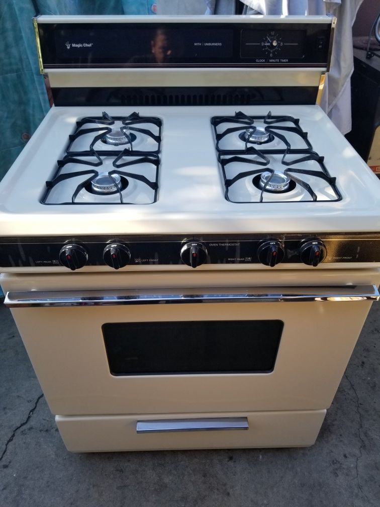 Magic chef gas range stove/ Oven