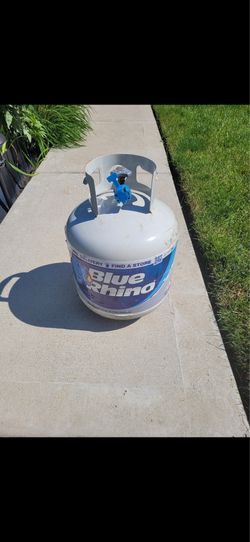 FULL PROPANE TANK . $50.00  OR BEST OFFER.
