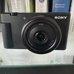 Sony ZV-1F Vlog Camera for Content Creators and Vloggers Black