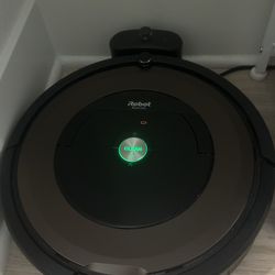 iRobot Roomba 890 Robot Vacuum- Wi-Fi Connected, Works with Alexa, Ideal for Pet Hair, Carpets, Hard Floors