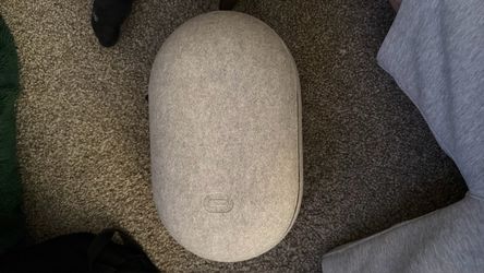 Oculus Quest 2 (with kiwi headstrap and facial interface)