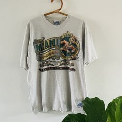 90s University of Miami hurricanes T-shirt.  Please keep in mind that our items are vintage so they may show some signs of wear and tear.  Bin D