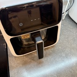 Aria 5Qt Air Fryer Toxin-Free Durable Glass Design and 8-In-1 Cooking Presets.