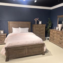 5pc Queen Brown Bedroom Set - BRAND NEW