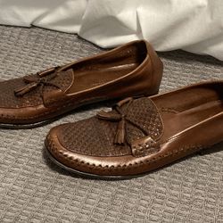 Used, Clean Women’s COLE HAN TASSELED LEATHER LOAFERS , Size:10B