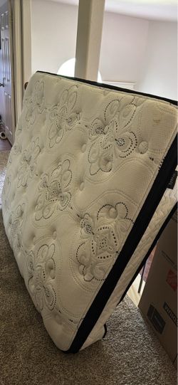 The Ashley Chime 12-Inch Hybrid Full Mattress