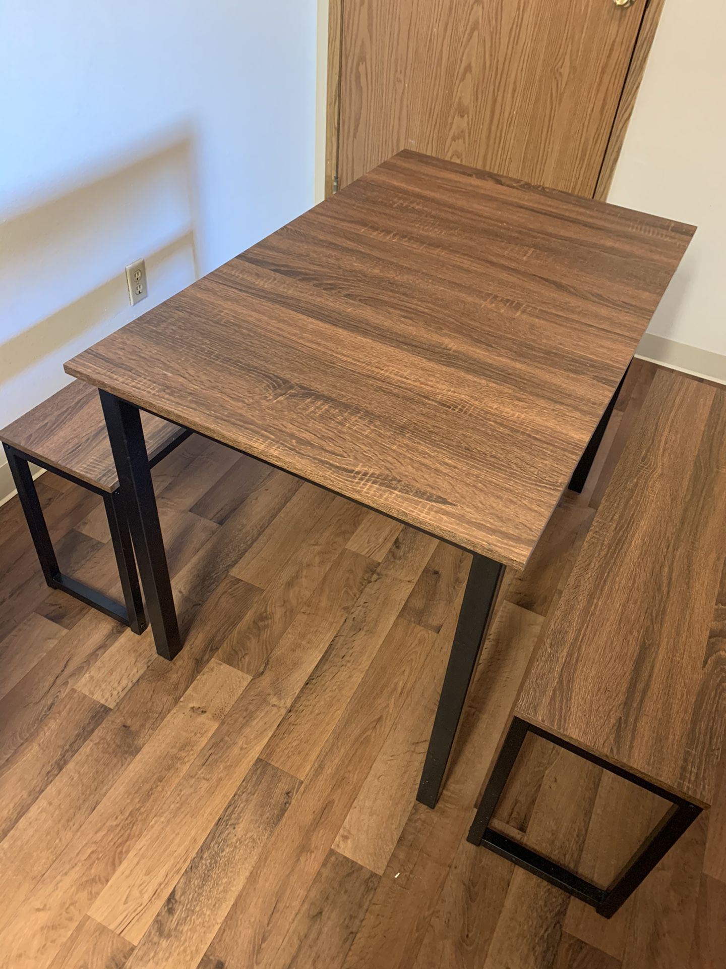 Kitchen table and 2 benches