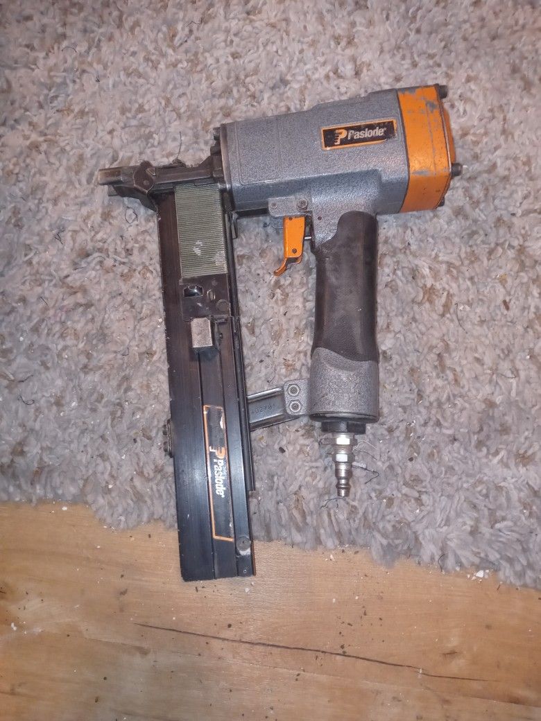 Staple Gun- Paslode Pneumatic Model No. 402701 Over 2000 Staples Come With It