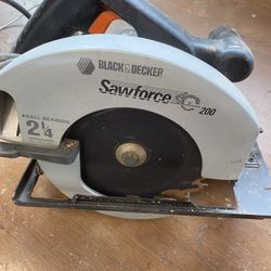 BLACK AND DECKER CIRCULAR SAW