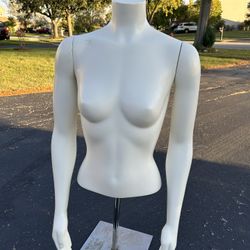 Women’s Size Small Female Mannequin With Detachable Arms And Metal Base