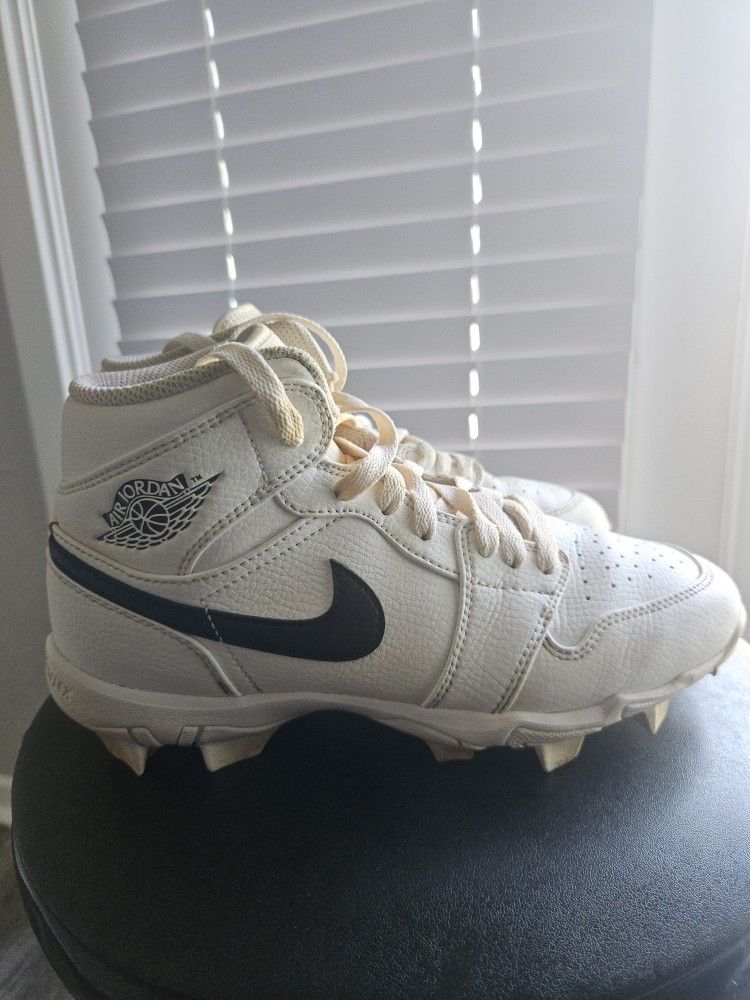 Nike Jordan 1 Mid Cleats