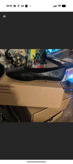 Haloumoning Black Ballet Flats with Cutout Detail