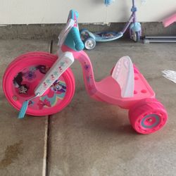 Minnie Mouse 15 inch Fly Wheels Ride-on Tricycle with Light on Wheel