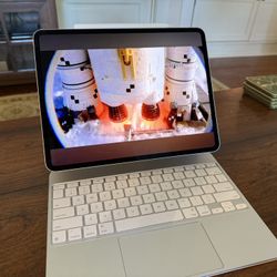 13” M4 iPad Pro 512GB Silver + White Magic Keyboard + Pencil Pro + AppleCare+