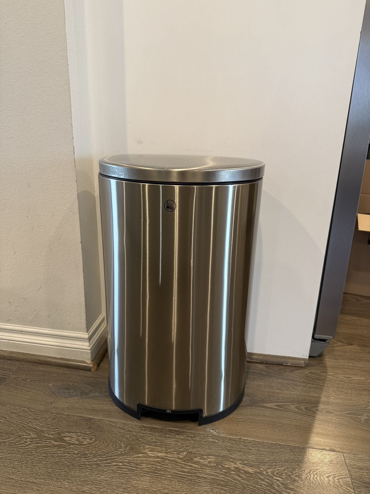 Stainless Steel Trash Bin 