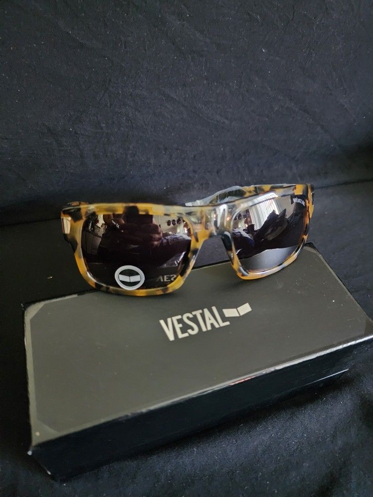 Vestal VVSA009 Sunglasses