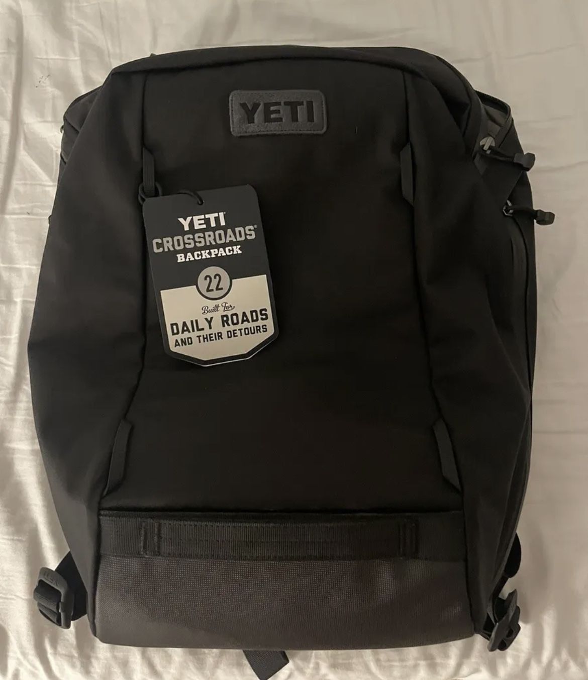 NWT YETI Crossroads 22L Backpack in Black - new in box
