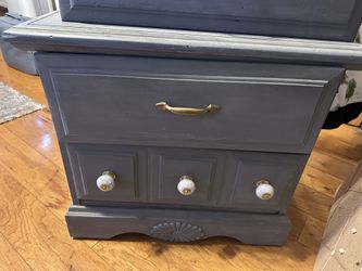 2 gorgeous refurbished Nightstands Grey