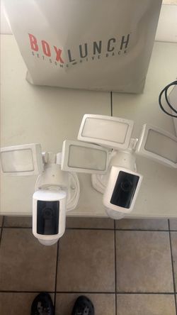 Floodlight Security Cameras – Lot of 2