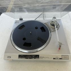 Vintage Technics Turn Table