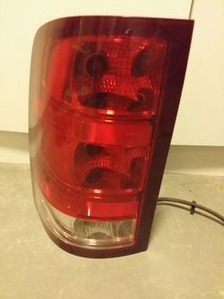 07-12 gmc sierra Tail light