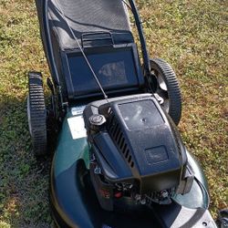 LAWN MOWER .. Excellent Cold Weather SALE .. SELF PROPELLED WITH THE BAG