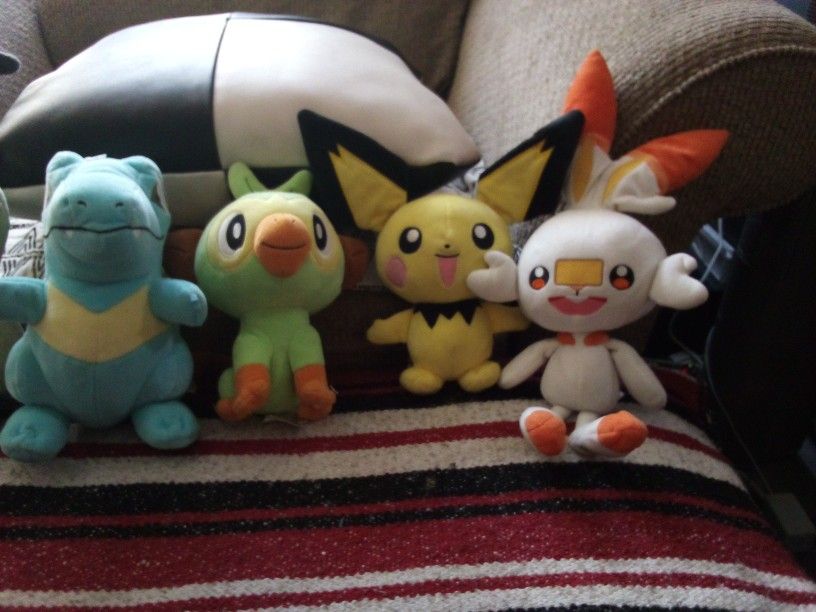 POK'EMON BY - NINTENDO ( 1 PICHU)(2 NiNIKY ) ( 3 TOTODILE ) ( 4 GROOKEY ) ( PICHU )