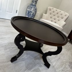 Selling beautiful coffee table!!