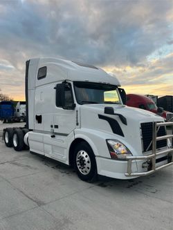 2015 Volvo VNL semi