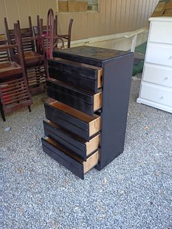 DRESSER