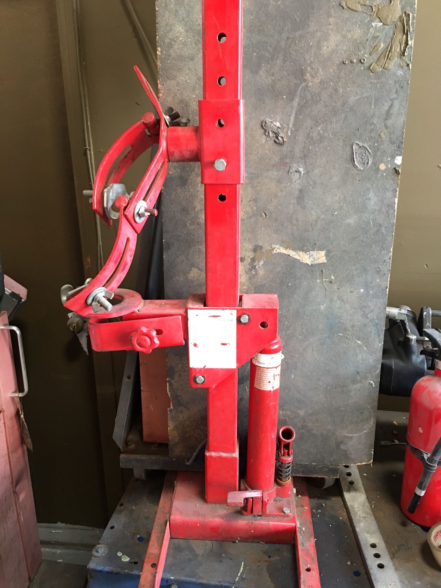 Compress the struts springs never been use