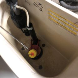 Toilet that Works. Needs Gone. Take $50.00 or OBO  