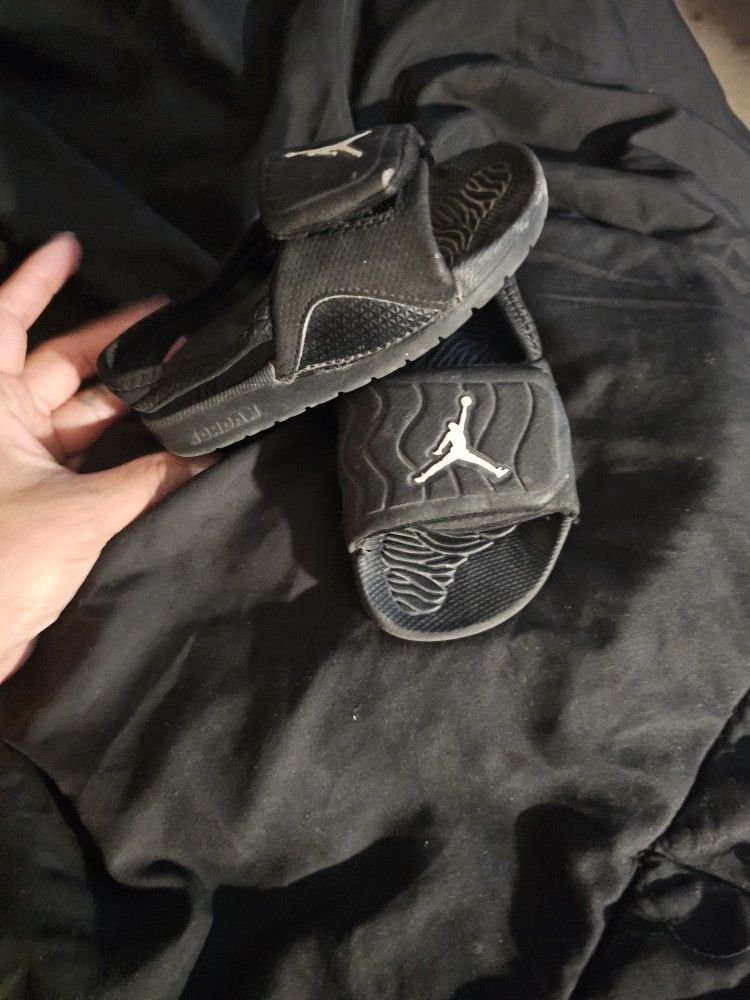 TODDLER JORDAN SLIDES
