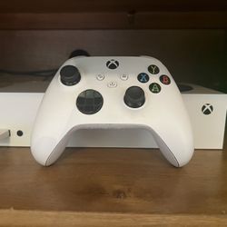 Xbox Series S Bundle W/ Seagate 2TB SSD 