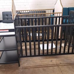New Convertible Crib With Changing Table 