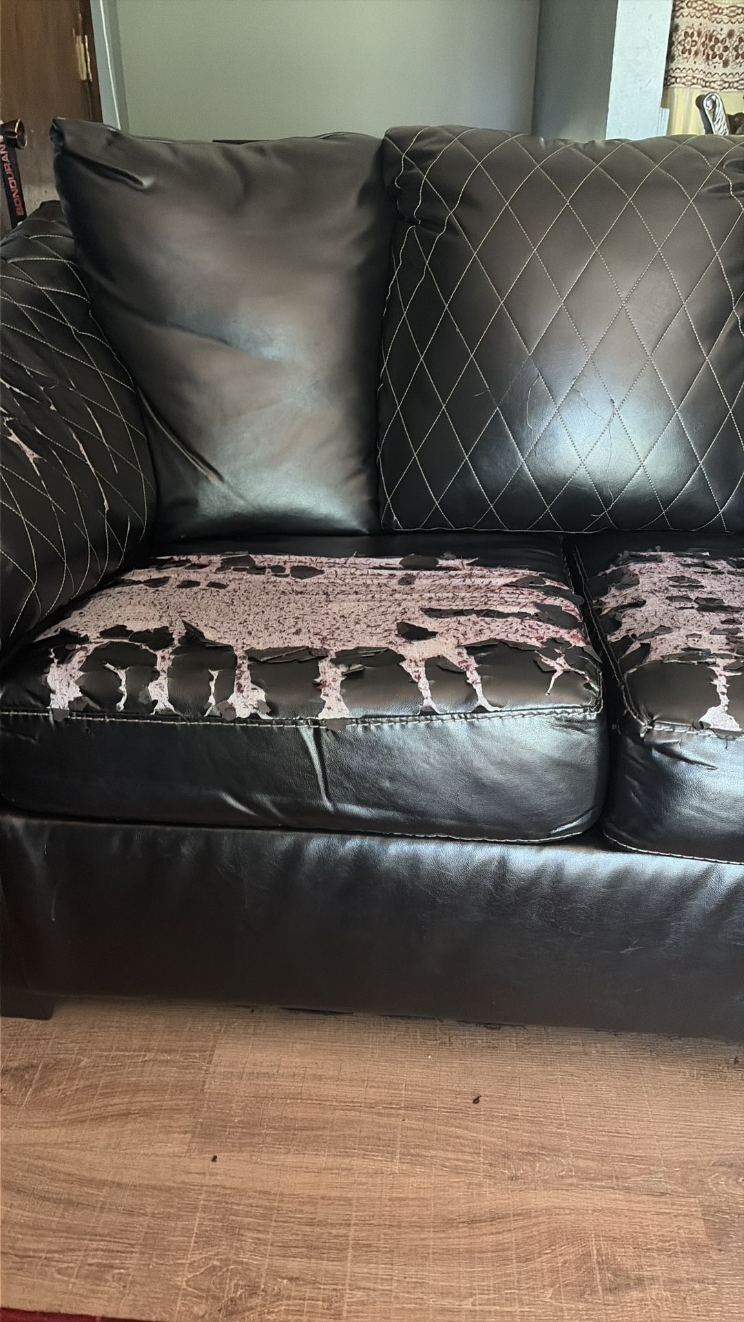 FREE couches โ must pick up today