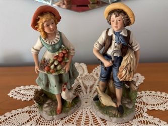 Vintage Homco Home Interiors Young 8" Couple Men Women Farmers Porcelain Figurines 8881 (Johnstown Ohio)