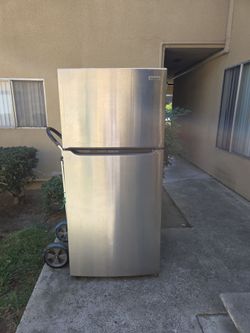 Frigidaire Stainless Steel Top-Freezer Refrigerator